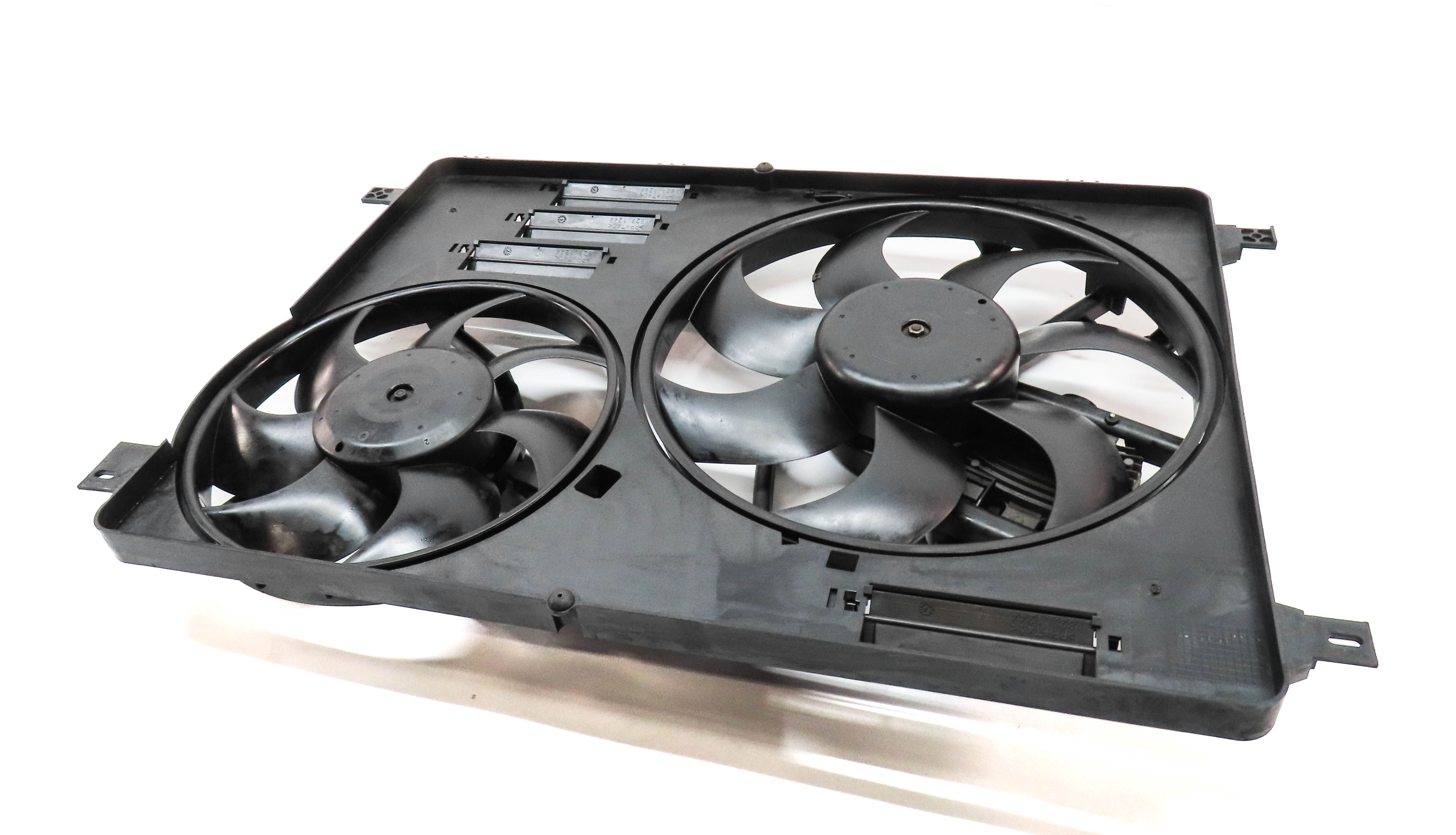 12-17 LR2 DISCOVERY SPORT RANGE ROVER EVOQUE (L538 L550) RADIATOR COOLING FAN — exact item pictured